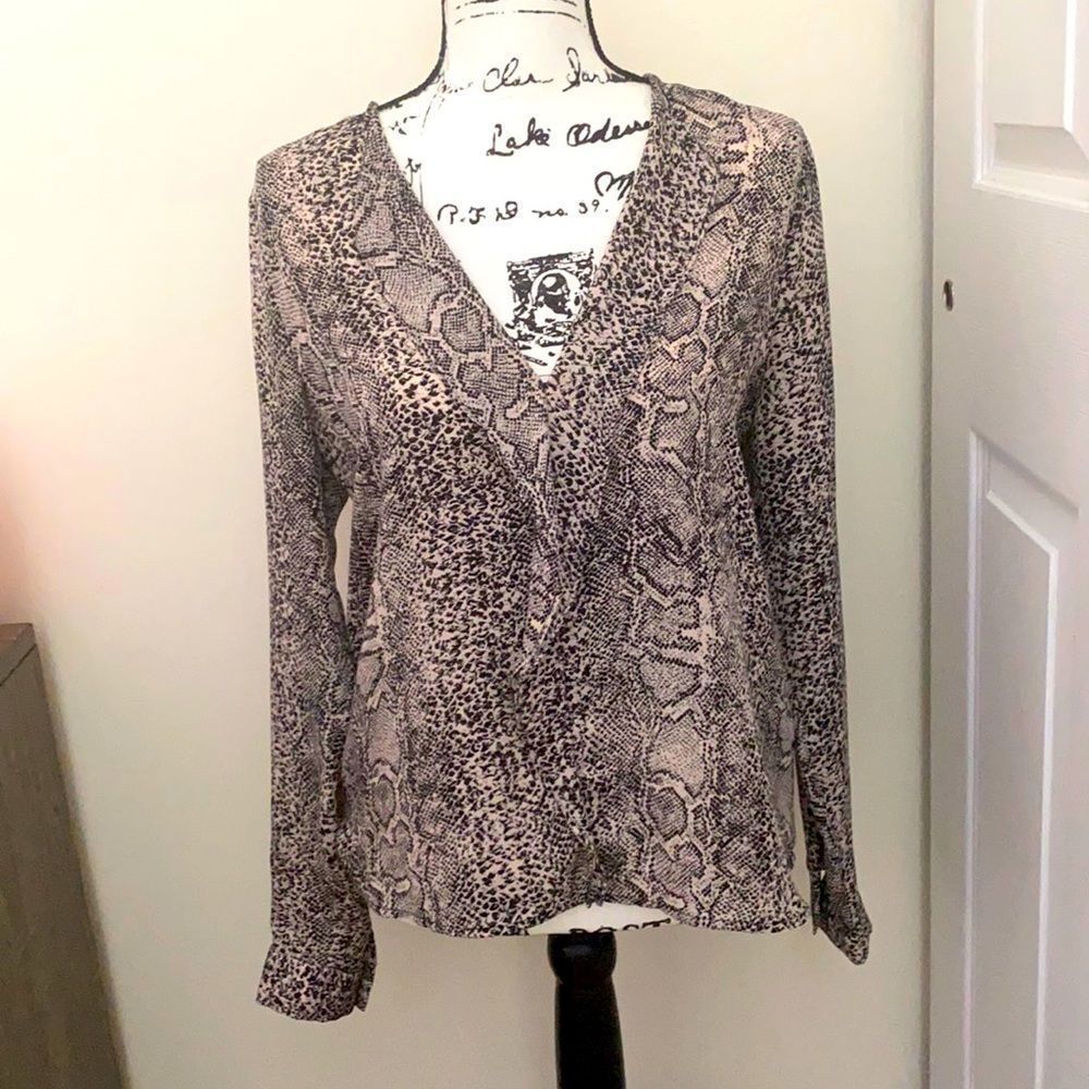 Guess Leopard V neck Blouse